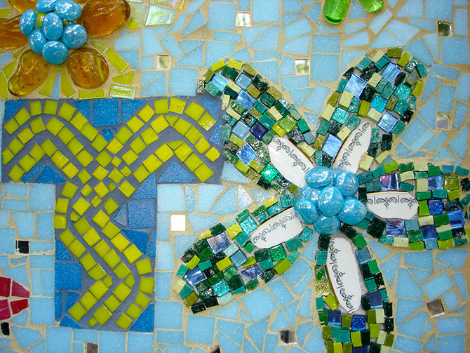 #DIY  How to make a #mosaic ; peace by piece via @lynneknowlton