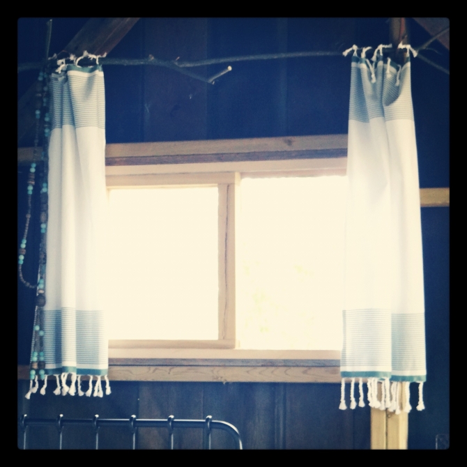 10 #DIY : 10 simple inexpensive decorating tips for your home via DESIGN THE LIFE YOU WANT TO LIVE blog simple DIY ideas for decorating http://www.lynneknowlton.com/10-ahhh-mazingly-simple-decorating-ideas/ #DIY : 10 simple inexpensive decorating tips for your home via DESIGN THE LIFE YOU WANT TO LIVE blog