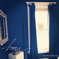 #DIY : How to make a gorgeous curtain rod from a plumbing pipe. For real via @LynneKnowlton Design The Life You Want to Live