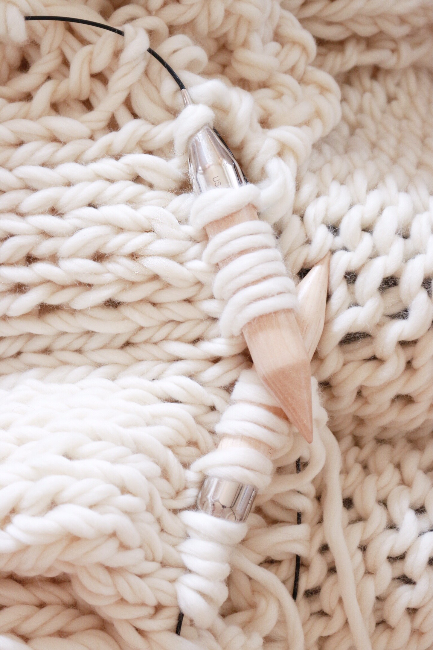 How to knit a Chunky Wool Blanket { Free downloadable ...