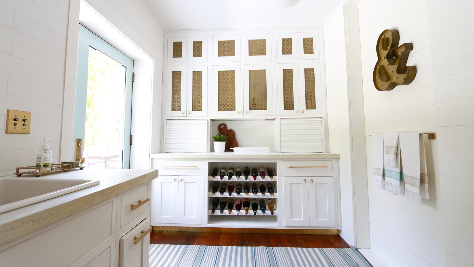 White Kitchen | DESIGN THE LIFE YOU WANT TO LIVE | Lynne Knowlton