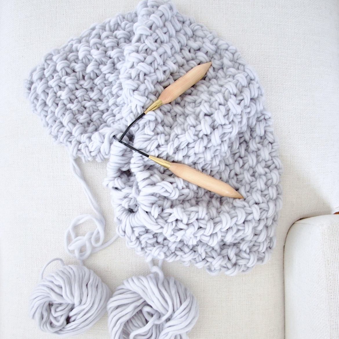 FREE Chunky Knit Blanket Pattern with tassels ! - Design ...