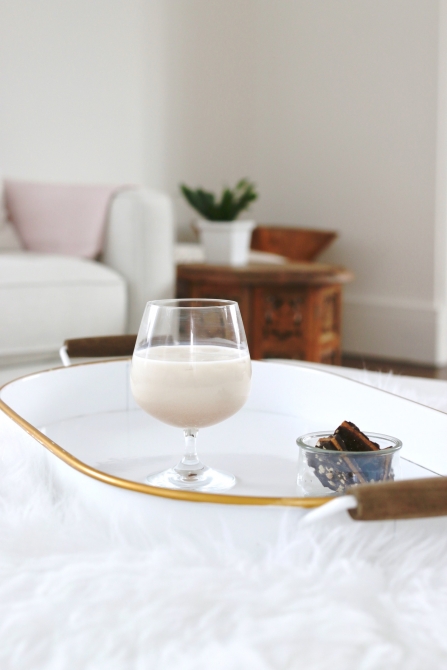 Click on the photo for a free downloadable recipe for the best homemade baileys liqueur in the history of ever. It's easy to make, delish and only takes 4 ingredients !